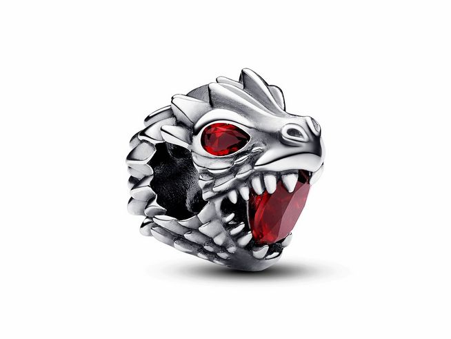 Drachen Charm aus Silber von Pandora, inspiriert von Game of Thrones, mit zwei roten Kristallen und detaillierter Drachenkopf-Form. Perfekte Ergänzung für Schmuckliebhaber.