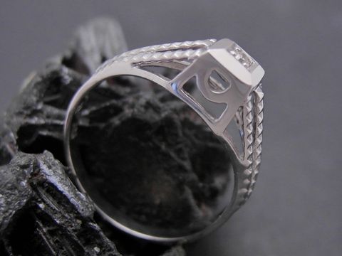 Pompöser Gold Ring aus Weißgold 585 mit Diamant. Goldring von Juwelier Harnisch in Größe 59, bis Größe 60/19. Elegantes Design und hochwertige Verarbeitung.