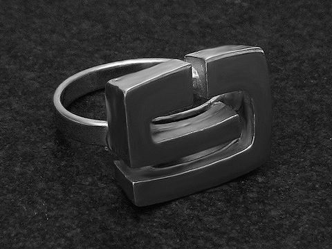 Silberring mit abstrakter Gestaltung, weit verstellbar, Hersteller Juwelier Harnisch, ohne Stein, zeitloses Design, ideal für moderne Schmuckliebhaber.
