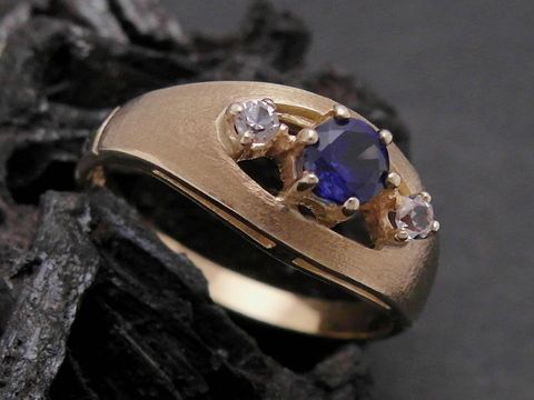 Gold Ring fabelhaft Gold 333 mit synthetischem Safir und Zirkonia. Eleganter Goldring Größe 55 bis 56 von Hersteller Juwelier Harnisch. Ideal für jeden Anlass.