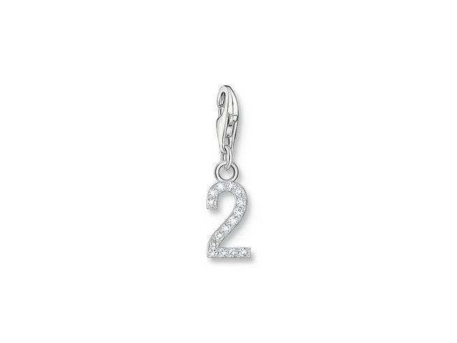 Charm-Anhänger von Thomas Sabo in Silber mit der Zahl 2, verziert mit Zirkonia, ideal für individuelle Schmuckkompositionen.