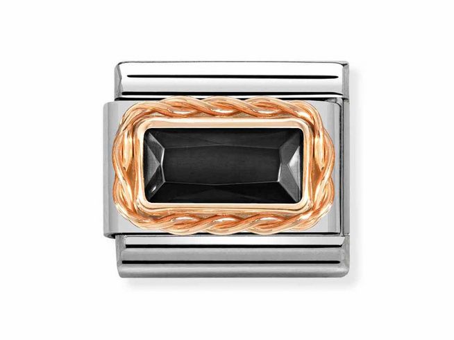 Ein eleganter Roségold Classic Charm aus Edelstahl mit einer hochwertigen Roségoldauflage und einem schwarzen Zirkonia-Steineinsatz in rechteckiger Form, ideal für die Ergänzung einer Armbanduhr oder eines Schmuckstücks.