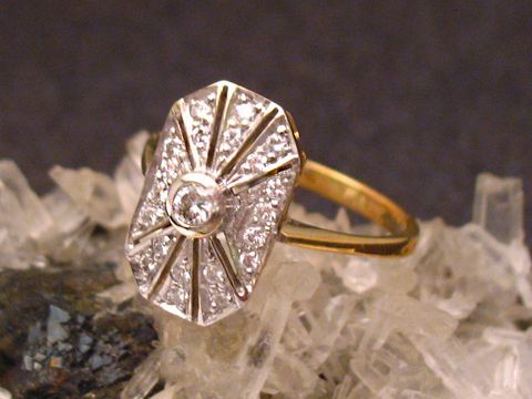 Gold 585 Ring pompös mit Brillant in der Größe 56 von Juwelier Harnisch bis Gr. 56/18, edles Design mit funkelnden Diamanten, perfekt für besondere Anlässe.