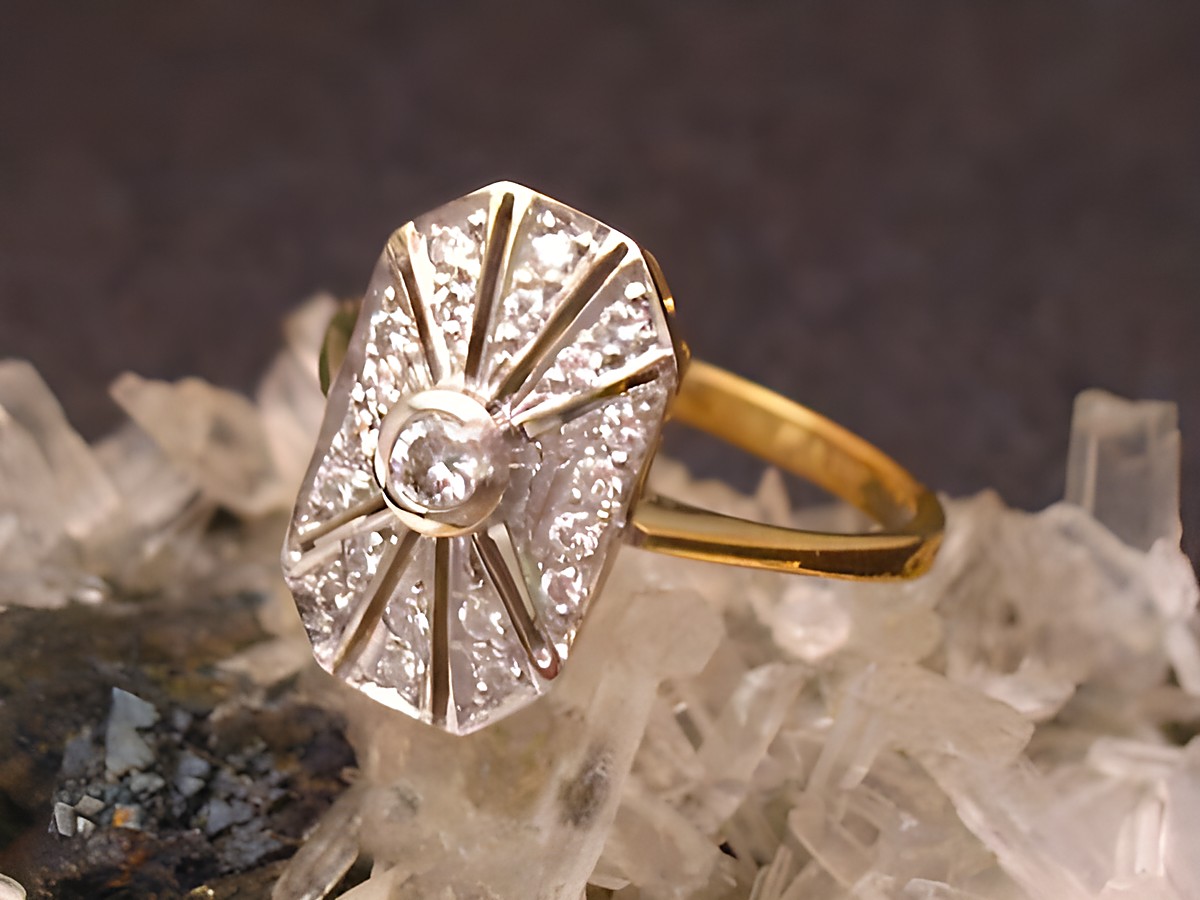 Gold 585 Ring pompös mit Brillant in der Größe 56 von Juwelier Harnisch bis Gr. 56/18, edles Design mit funkelnden Diamanten, perfekt für besondere Anlässe.