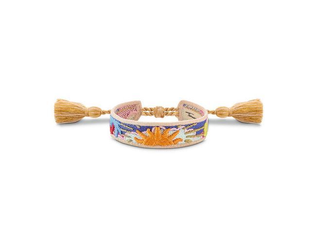 Ein gewebtes Armband von Thomas Sabo in rosa-pinken Farben mit mehrfarbigen Sonnenmotiven, verziert mit Quasten an den Enden, passend für einen Umfang von 15 bis 24 cm.