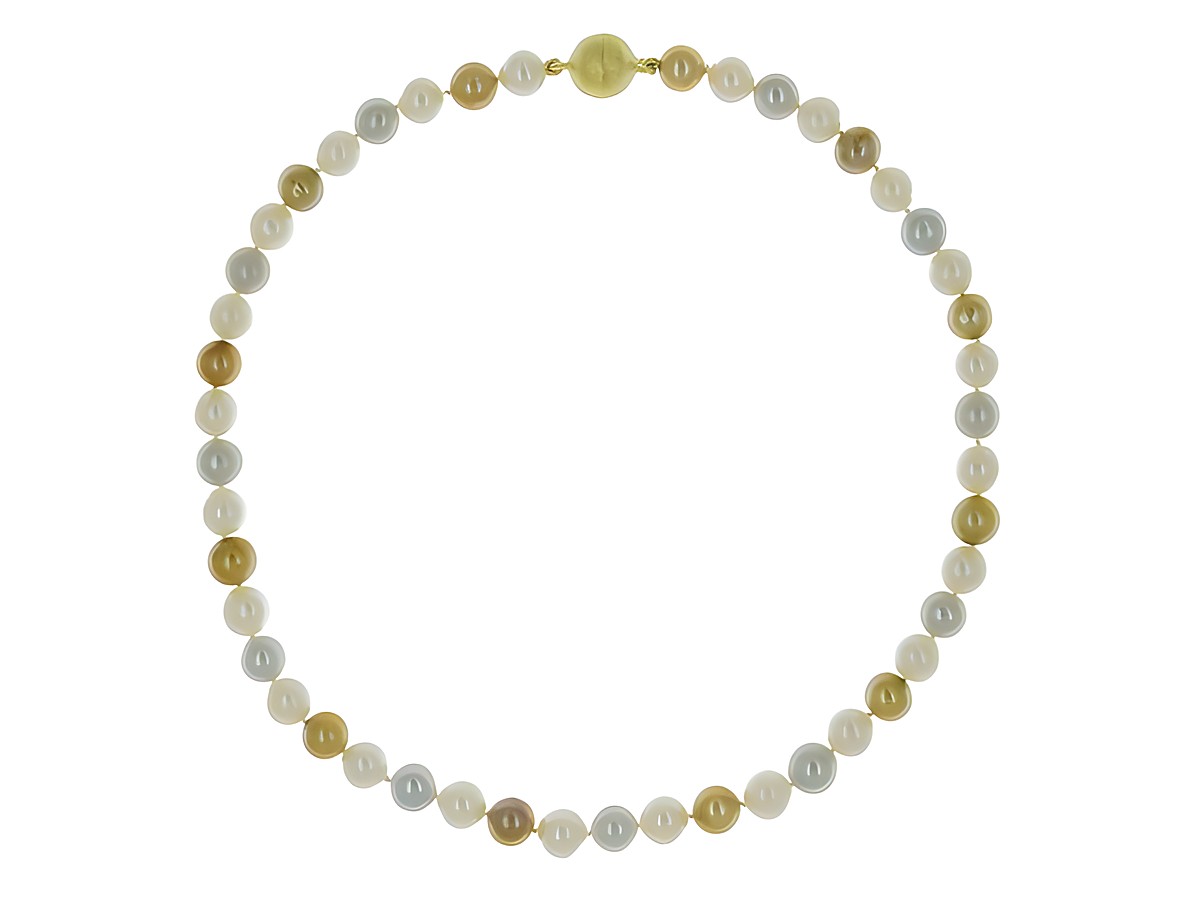 Perlenkette aus Süßwasser-Zuchtperlen in Weiß, Grau und Braun mit einem Durchmesser von 9 bis 9,5 mm und einer Länge von 46 cm, Verschluss aus Silber, Hersteller Juwelier Harnisch. – Ansicht 3