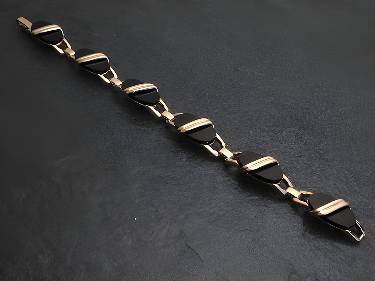 Silberarmband vergoldet 19 cm Design mit Onyx von Juwelier Harnisch, elegant und zeitlos, im Wechselspiel von gold und schwarzem Onyx, ideal für besondere Anlässe oder den Alltag.