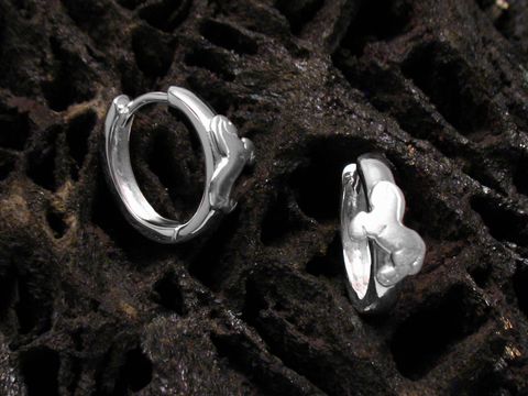 Creolen Pferdchen aus 925 Sterling Silber, von Juwelier Harnisch, speziell für Kinder gestaltet, zeigt charmante und verspielte Details, perfekt für junge Trägerinnen.