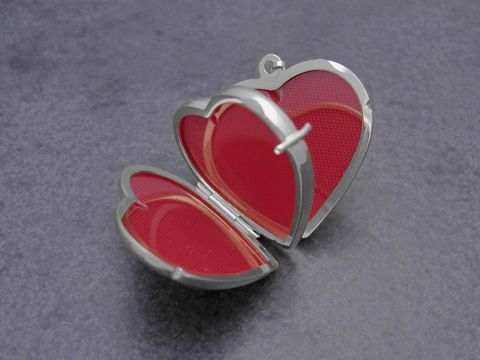 46918-1 Herz Medaillon aus Weißgold 585, poliert, geöffnet mit rotem Innenraum, ideal zur Aufbewahrung von 4 Bildern, Hersteller Juwelier Harnisch.