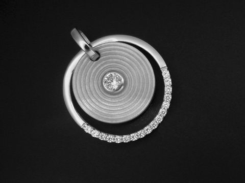 Kreis Design Anhänger aus 925 Sterling Silber, rhodiniert, modisch mit Zirkonia, Hersteller Juwelier Harnisch, besonderes Design, eleganter Look für jeden Anlass.