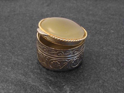 Multifunktionale Dose - Rund grüner Achat Stein, Hersteller: Juwelier Harnisch, mit Stein, dekoratives Schmuckstück in edlem Design, ideal für Aufbewahrung und Präsentation.