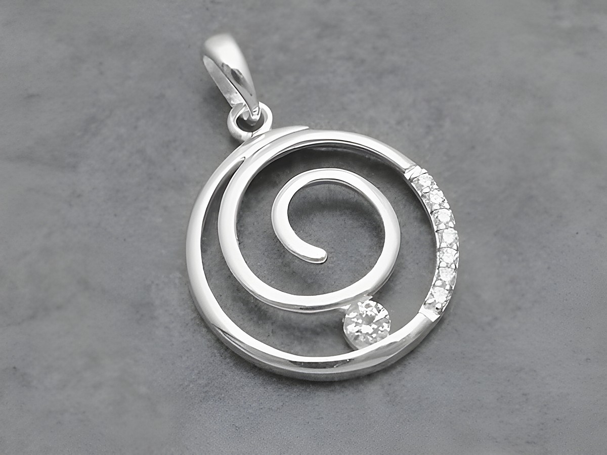 Silber Anhänger in Kreisform mit Zirkonia in weiss, edel und elegant, Hersteller: Juwelier Harnisch, ideal für besondere Anlässe oder als Schmuckstück für den Alltag.