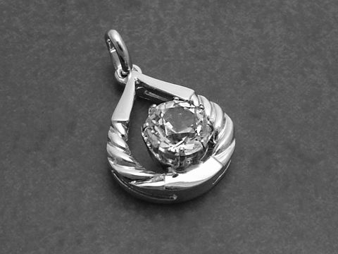 Silber Anhänger rhodiniert 17x13mm mit synthetischem Spinell, Hersteller Juwelier Harnisch, umgeben von weiteren Steinen, elegant und hochwertig gestaltet.