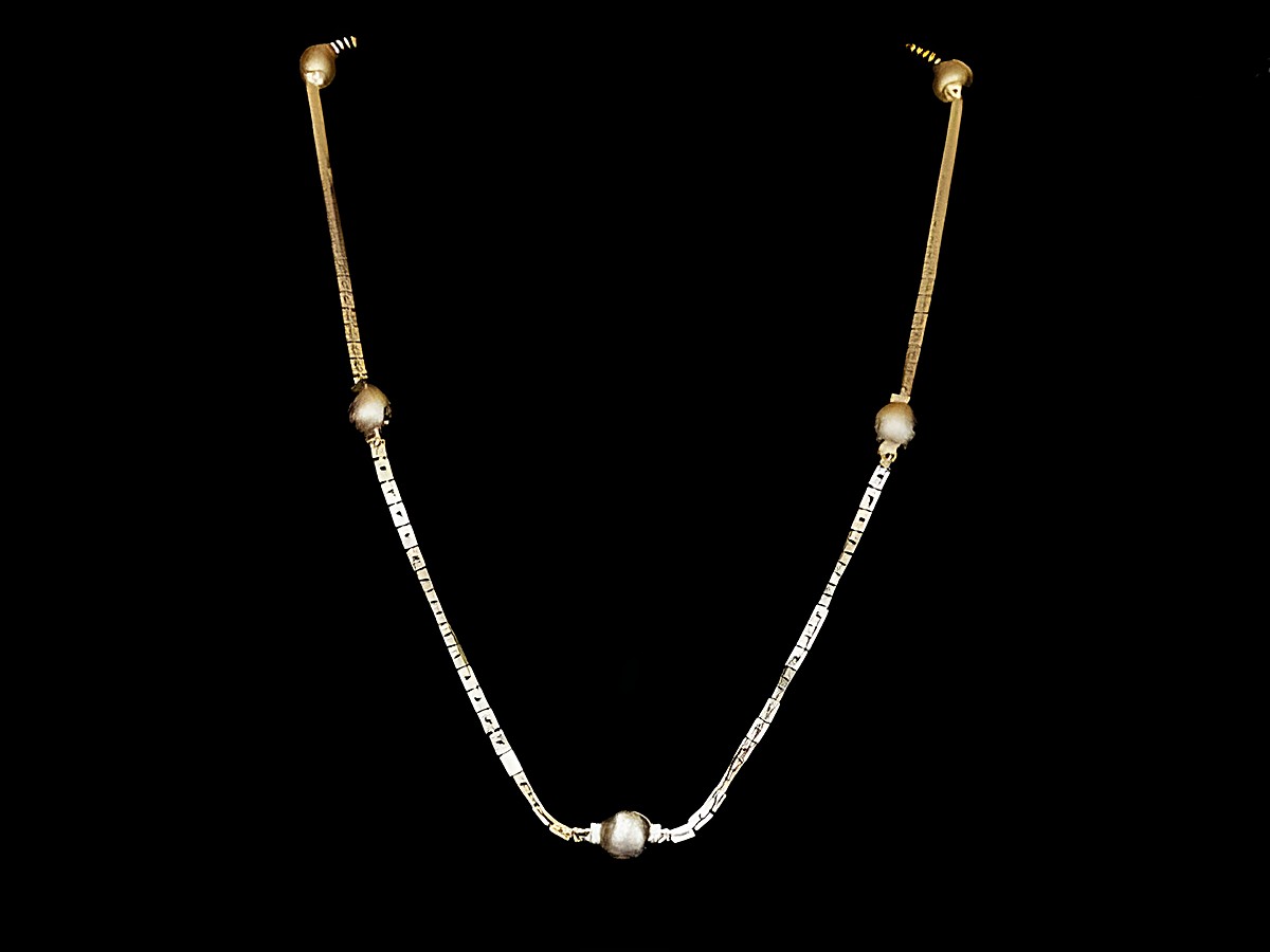 Lange Kette XXL vergoldet im Boston Kettendesign mit Kugelelementen, 81 cm, Hersteller Juwelier Harnisch, vergoldete Ketten. Elegant und stilvoll für jeden Anlass.