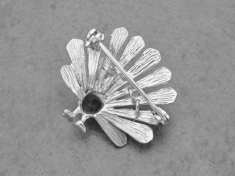 Silber Brosche in Form eines Pfaues, tierisch gestaltet, Hersteller Juwelier Harnisch, ideal als Brosche.