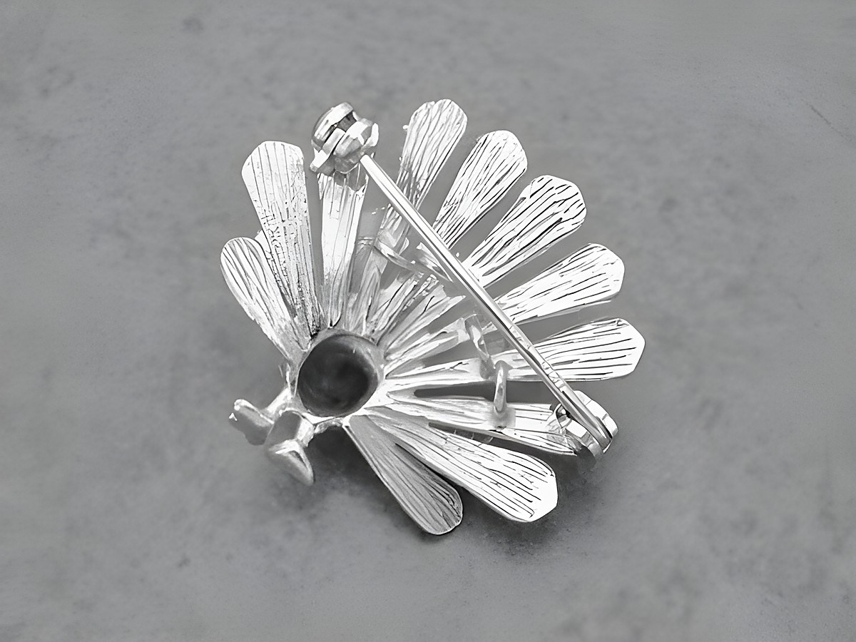 Silber Brosche in Form eines Pfaues, tierisch gestaltet, Hersteller Juwelier Harnisch, ideal als Brosche. – Ansicht 2