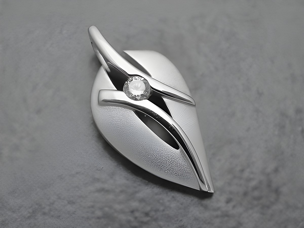 Anhänger Blatt aus rhodiniertem Sterling Silber in Weiß mit Zirkonia, Hersteller Juwelier Harnisch, inspiriert von Pflanzen. Schlichtes und elegantes Design für jeden Anlass.