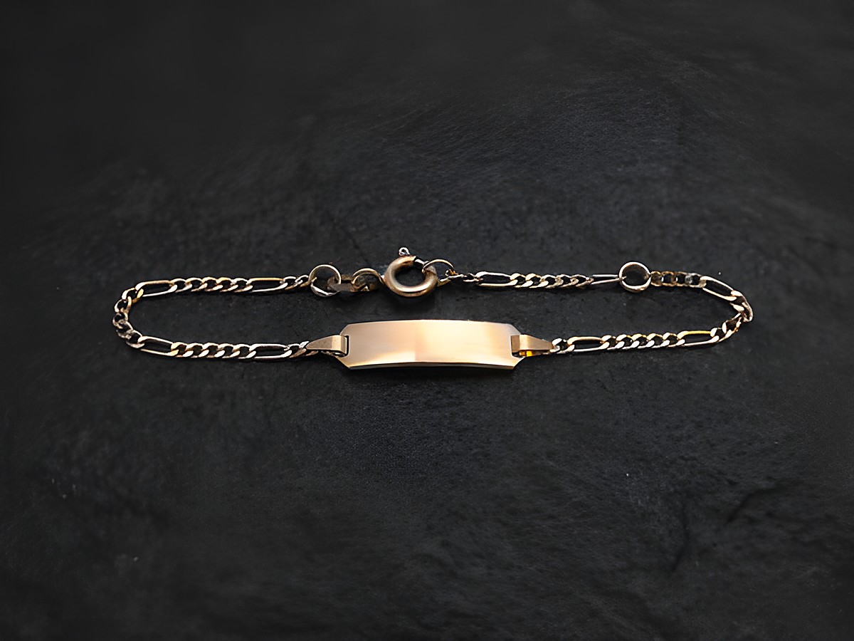 Armband mit Gravurplatte aus Gold 333, Länge 14 cm im FIGARO-Stil, Hersteller Juwelier Harnisch, ideal für persönliche Gravuren und besondere Anlässe.