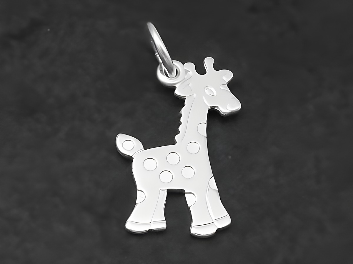 Giraffe Silber Anhänger süß teilmattiert Hersteller Juwelier Harnisch Tiere hochwertiger Schmuck für Tierliebhaber ideal als Geschenk oder persönliches Accessoire.