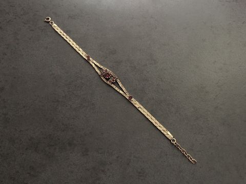 Prunkvolles Strass Armband in Weiß mit silberfarbenem Design, Größe 20-23 cm, hergestellt von Juwelier Harnisch, ideal für eleganten Schmuck mit glänzenden Akzenten.