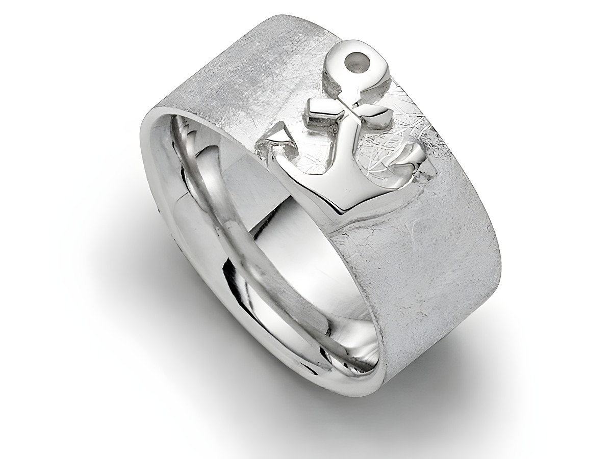 Sterling Silber Ring von DUR mit einem fetten Anker, Größe 52, glänzende Oberfläche und strukturierter Schiene, das Design vereint maritimes Flair mit zeitloser Eleganz.