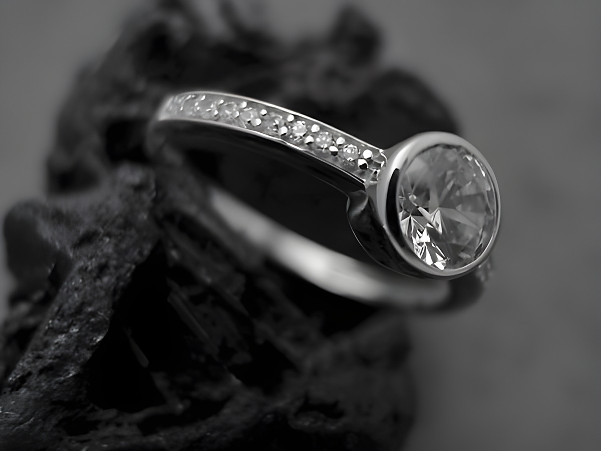 Klassischer Ring in Größe 58 aus rhodiniertem Sterling Silber mit Zirkonia, Hersteller Juwelier Harnisch, elegantes Design mit funkelndem Stein und feinen Verzierungen.