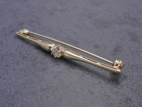 Gold Brosche edel Gold 333 mit Bergkristall als Anstecknadel, Hersteller Juwelier Harnisch, elegant und zeitlos gestaltet. Perfekt für besondere Anlässe oder elegante Outfits.