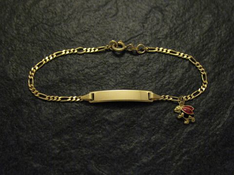 Gold Gravur Armband mit einem Marienkäferanhänger, komfortable Länge bis 16 cm, hergestellt von Juwelier Harnisch, ideal für persönliche Gravuren.