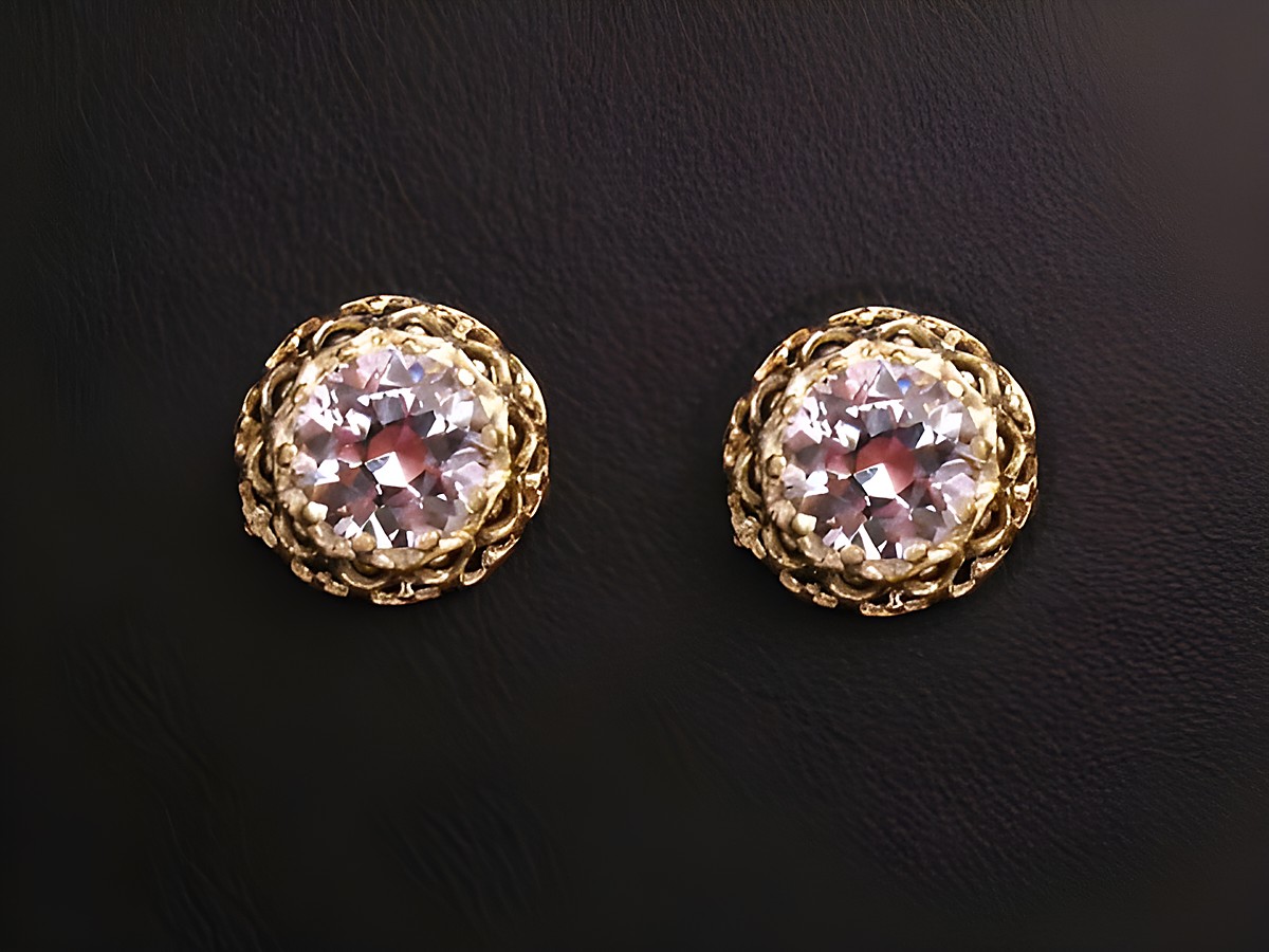 Ohrringe mit synthetischem Aquamarin in nostalgischem Design, umrandet von feinem Gold 585, Hersteller Juwelier Harnisch, zusätzliche Steine. Ideal für jeden Anlass.