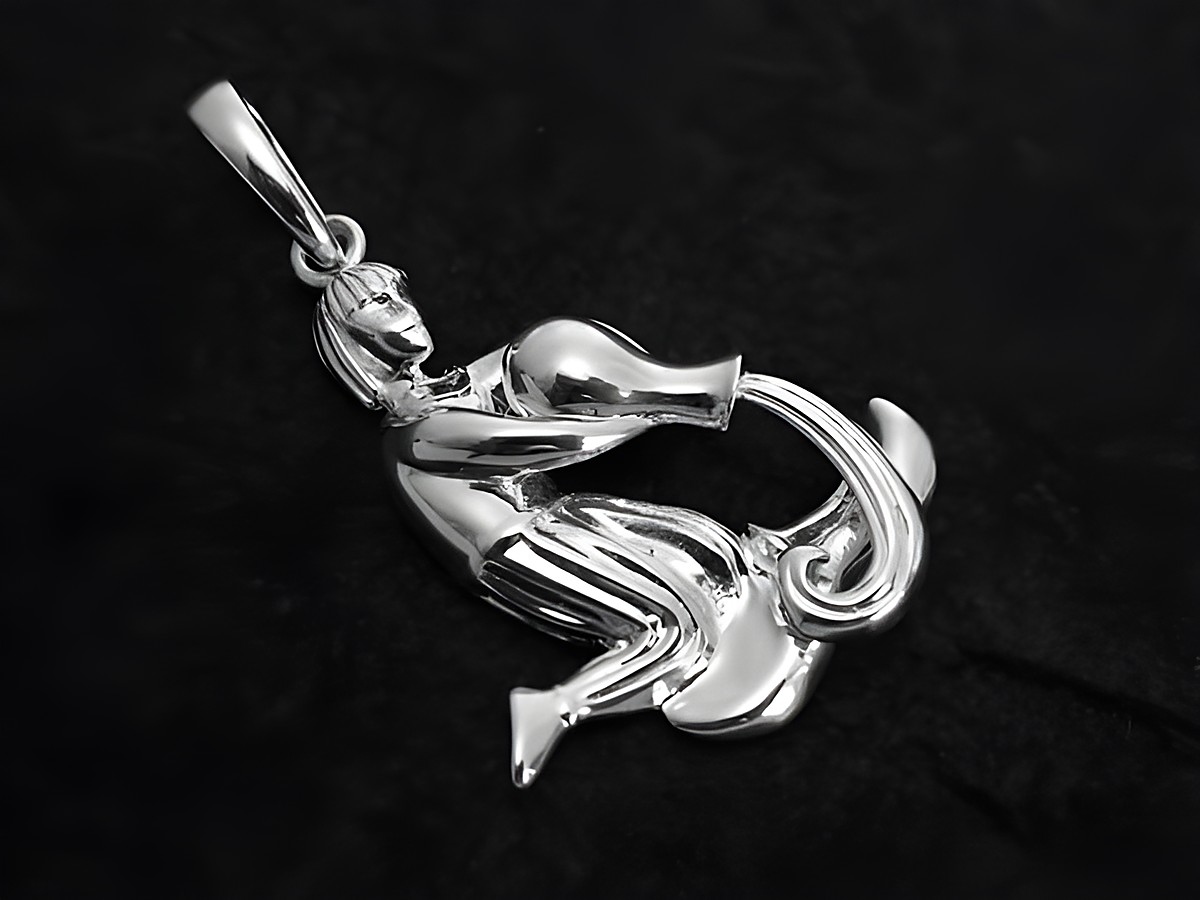 Wassermann Sternzeichen Anhänger aus 925 Sterling Silber, poliert, dargestellt durch eine Statue mit Mensch und Wasserkrug, gefertigt vom Juwelier Harnisch.