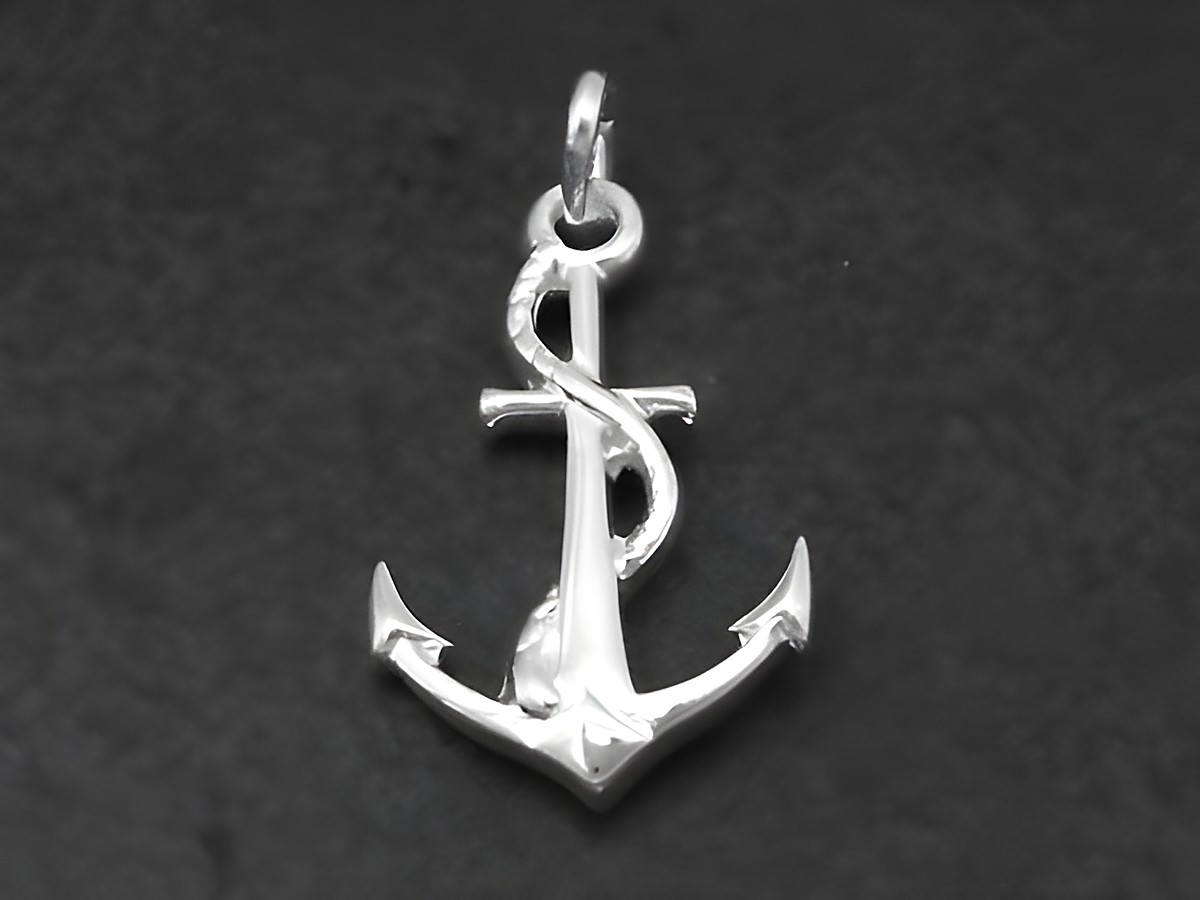 Silber Anhänger in Form eines Ankers, maritim und poliert, Hersteller Juwelier Harnisch, ideal für Seefahrtliebhaber.