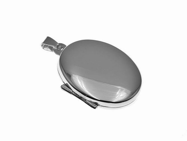 Medaillon oval schlicht und poliert aus Sterling Silber, Hersteller Juwelier Harnisch, zeigt eine elegante Optik mit einem feinen Anhänger und schlichter Oberfläche.