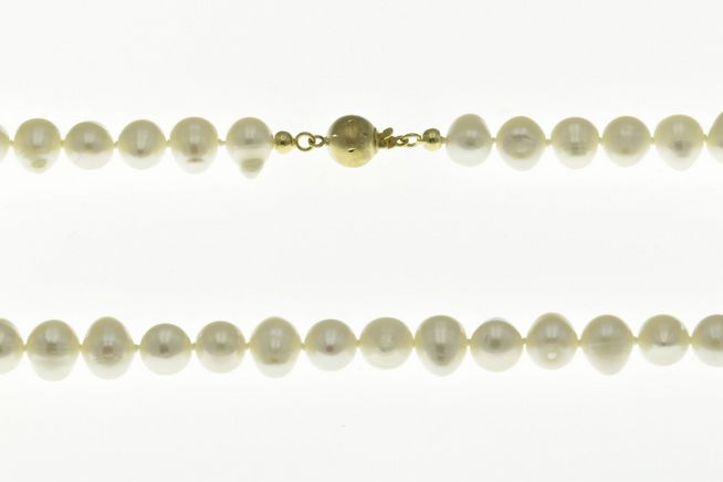 Perlenkette mit 45 cm Länge aus Süßwasser Zuchtperlen in Weiß, hergestellt von Juwelier Harnisch, klassisches Design, ideal für elegante Anlässe.