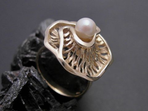 Gold Perlen Ring einzigartig Größe 56,5 mit einer Zuchtperle von 5,4 mm gefertigt aus Gold 333 vom Hersteller Juwelier Harnisch bis Größe 58/18,5.