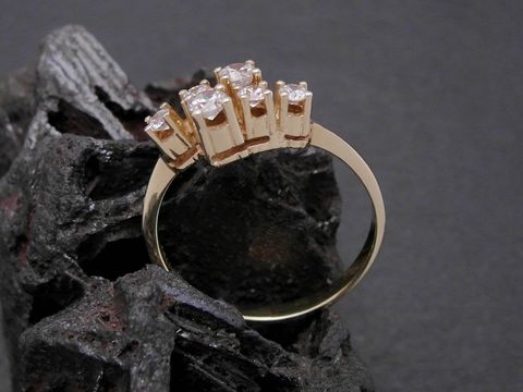Eleganter Goldring aus Gold 585 mit Zirkonia, Größe 54, Hersteller Juwelier Harnisch, bis Größe 54/17,5, ideal für besondere Anlässe.