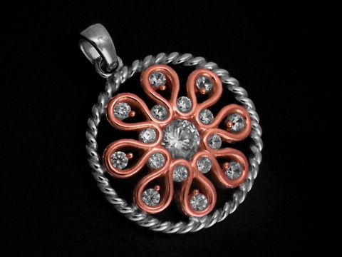 Blume Anhänger aus 925 Sterling Silber, rhodiniert, mit einer Blüte aus rosé vergoldetem Metall und Zirkonia-Steinen, Hersteller Juwelier Harnisch, ideal für Pflanzenliebhaber.
