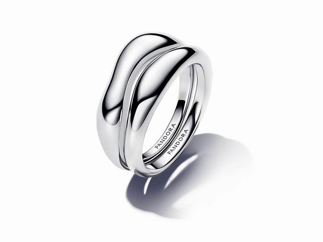193264060-0 Organisch geformte Stacking-Ringe von Pandora aus Sterling Silber in Größe 60 mit eleganten Wellenformen und polierter Oberfläche, perfekt für stilvolle Akzente.