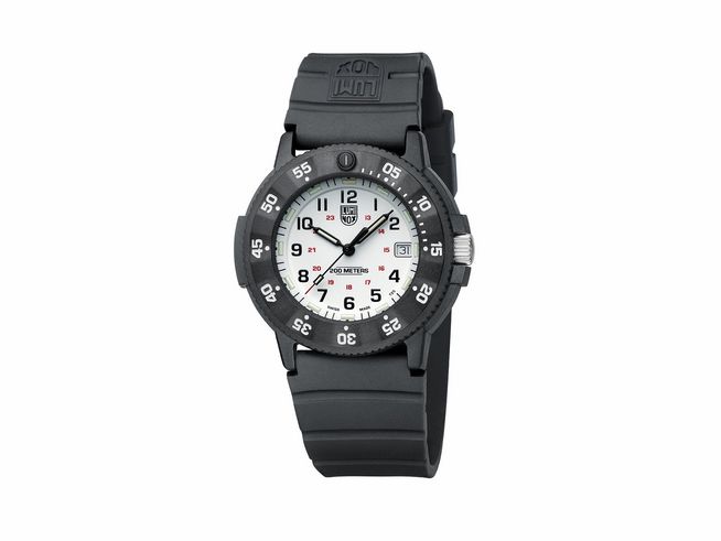 Luminox Sea XS.3007.EVO.S 43 mm Armbanduhr mit schwarzem Silikonarmband und weißem Ziffernblatt, ausgestattet mit Uhrzeit, Datum und robustem Gehäuse für hohe Wasserdichtigkeit.