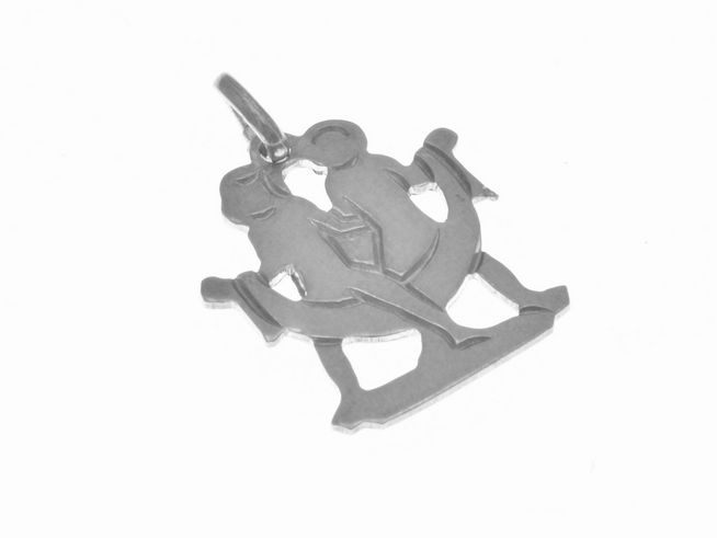 Anhänger mit dem Sternzeichen Zwilling aus poliertem Sterling Silber, gefertigt von Juwelier Harnisch, zeigt die Zwillinge in stilisierter Form.