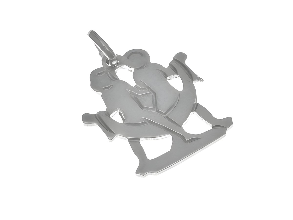 Anhänger mit dem Sternzeichen Zwilling aus poliertem Sterling Silber, gefertigt von Juwelier Harnisch, zeigt die Zwillinge in stilisierter Form.
