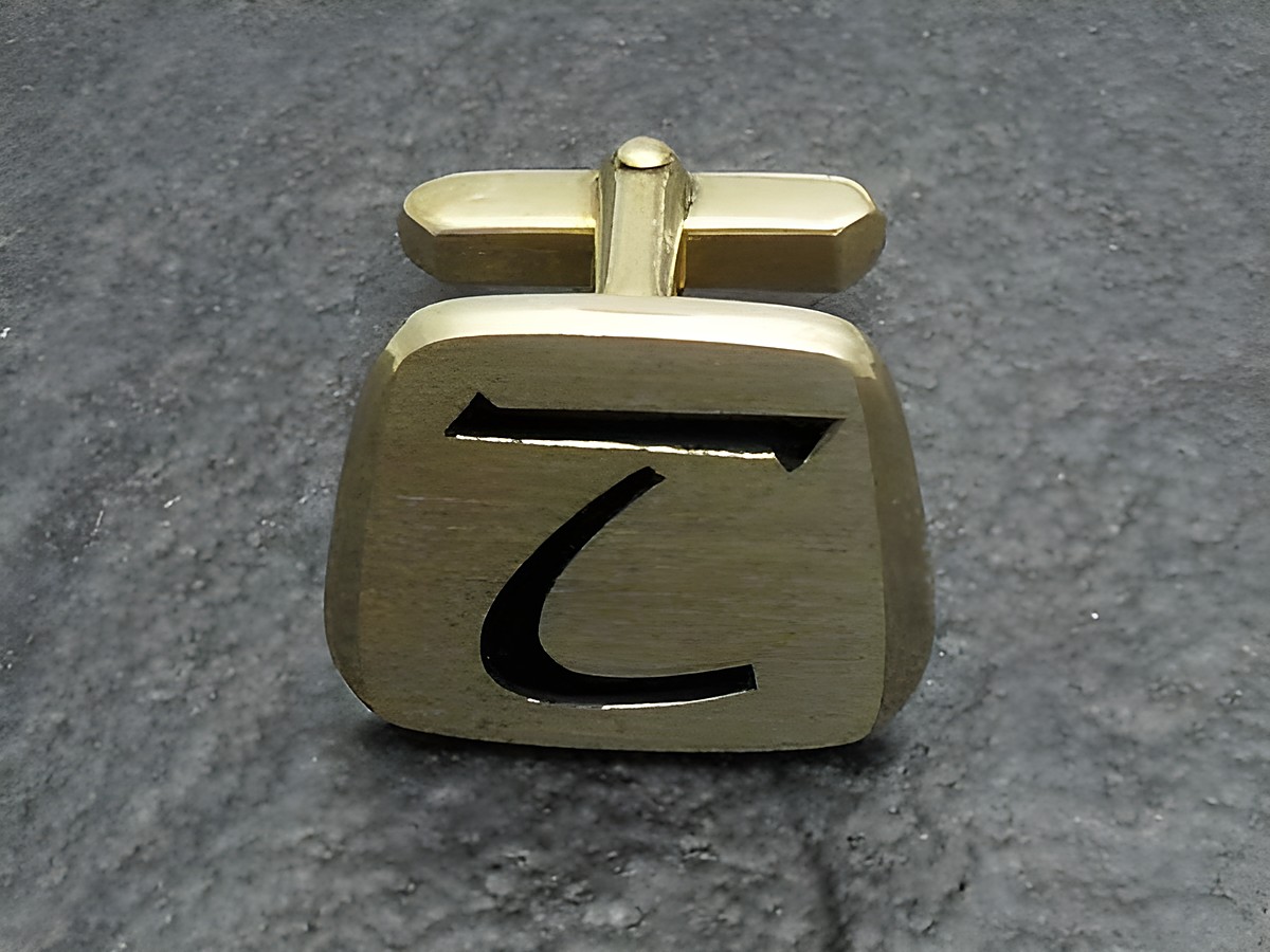 Vergoldete Manschettenknöpfe mit der Initiale T, Hersteller Juwelier Harnisch, elegant gestaltet, ideal für formelle Anlässe oder als persönliches Geschenk.