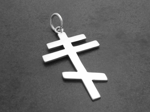Russisches Kreuz aus Sterling Silber, schlichtes Design, hergestellt von Juwelier Harnisch, ideal als Anhänger für persönliche oder religiöse Zwecke.