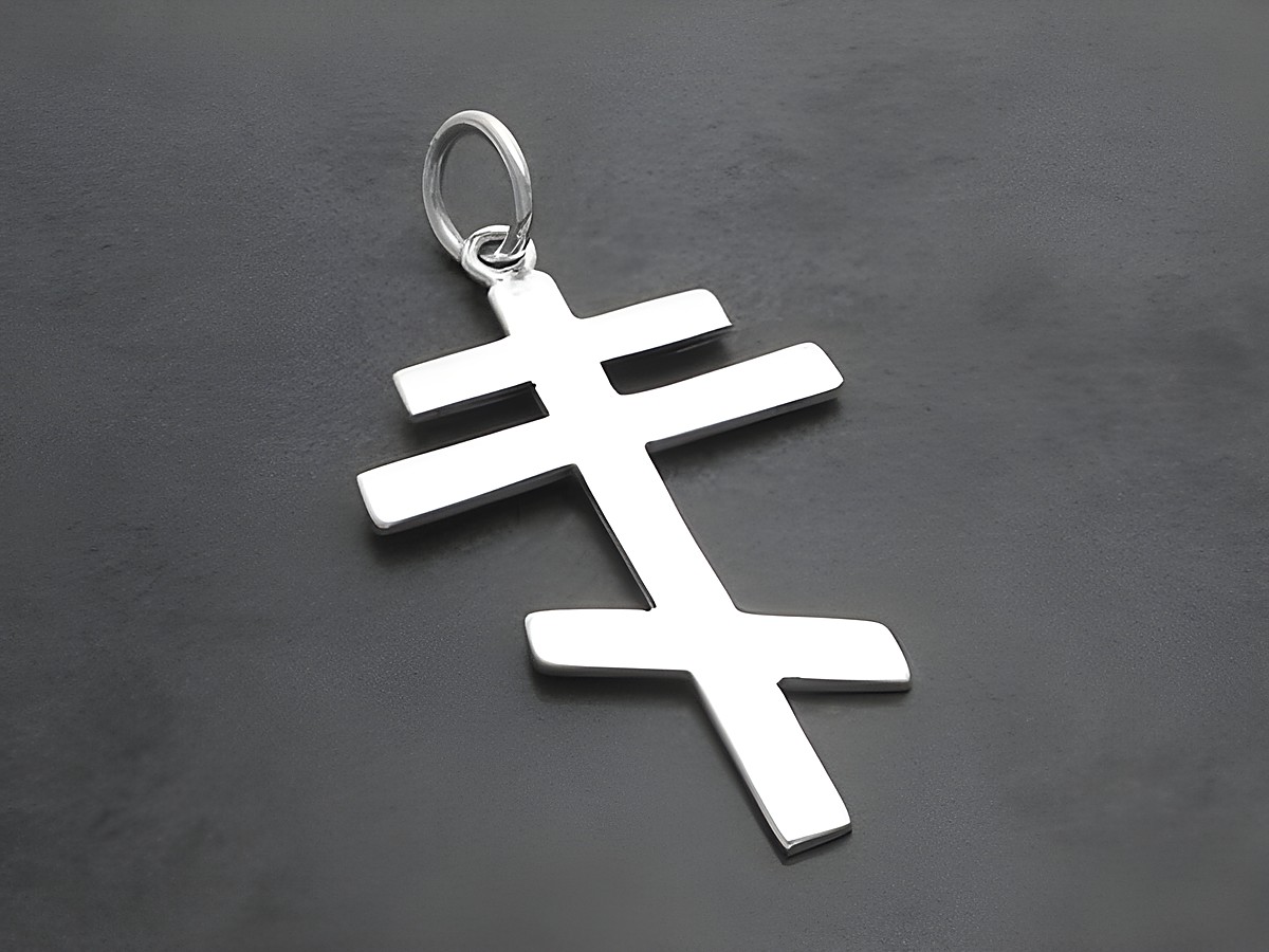 Russisches Kreuz aus Sterling Silber, schlichtes Design, hergestellt von Juwelier Harnisch, ideal als Anhänger für persönliche oder religiöse Zwecke.