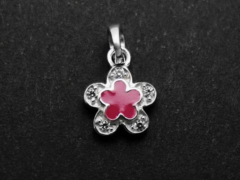 Silber Anhänger in Blütenform, rhodiniert mit rosa Lack und Zirkonia, ideal für Kinder, Hersteller Juwelier Harnisch.