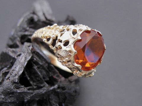 Goldring einzigartig Gr. 56 mit unechtem Stein in Gold 585, Hersteller Juwelier Harnisch, exquisite Details und filigranes Design, ideal für besondere Anlässe.