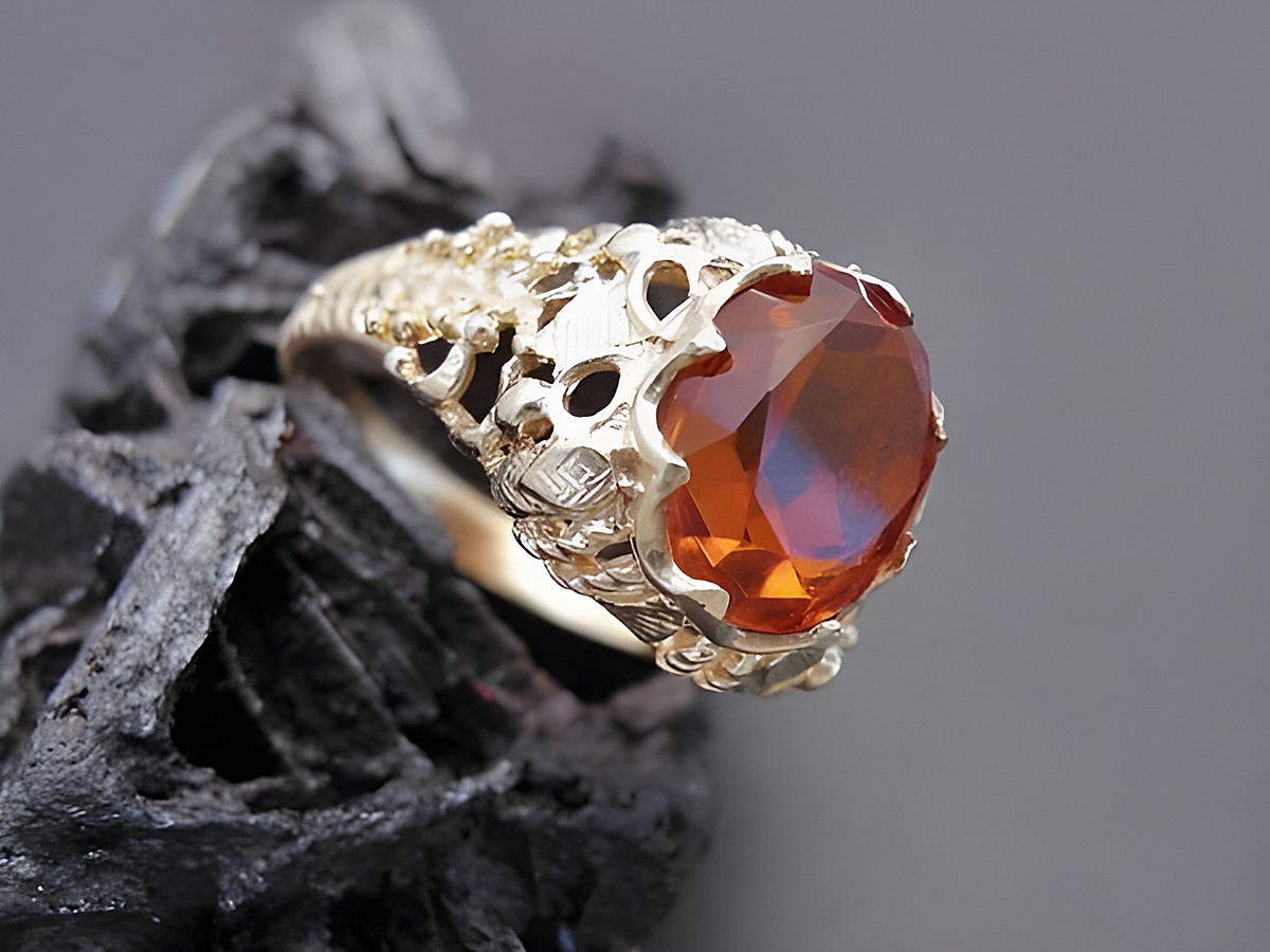 Goldring einzigartig Gr. 56 mit unechtem Stein in Gold 585, Hersteller Juwelier Harnisch, exquisite Details und filigranes Design, ideal für besondere Anlässe.