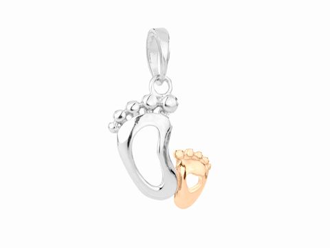 304068-0 Füße Anhänger lieblich aus rhodiniertem Silber und Bicolor mit verschiedenen Motiven vom Hersteller Juwelier Harnisch, perfekt als charmantes Schmuckstück für besondere Anlässe.
