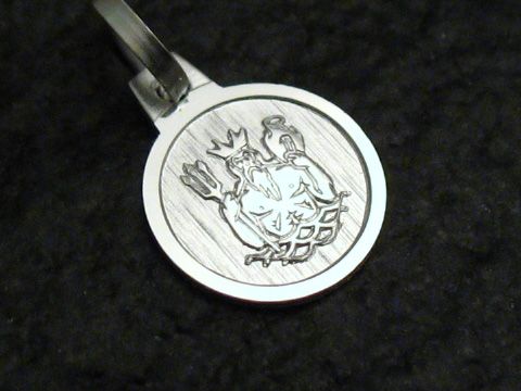 Wassermann Sternzeichen Anhänger aus Sterling Silber von Juwelier Harnisch, kunstvoll verziert mit dem Wassermann-Symbol und feinen Details, ideal für astrologische Schmuckliebhaber.