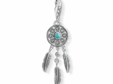 Charm von Thomas Sabo in Silber mit Traumfänger-Motiv, verziert mit einem imitierten Türkis und türkisfarbigen Zirkonia, inklusive Federn, dient als Glücksbringer.