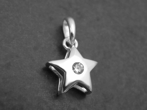38079-0 Sternchen Silber Anhänger aus Sterling Silber mit Zirkonia, hergestellt vom Juwelier Harnisch, inspiriert von Sonne, Mond und Sternen.